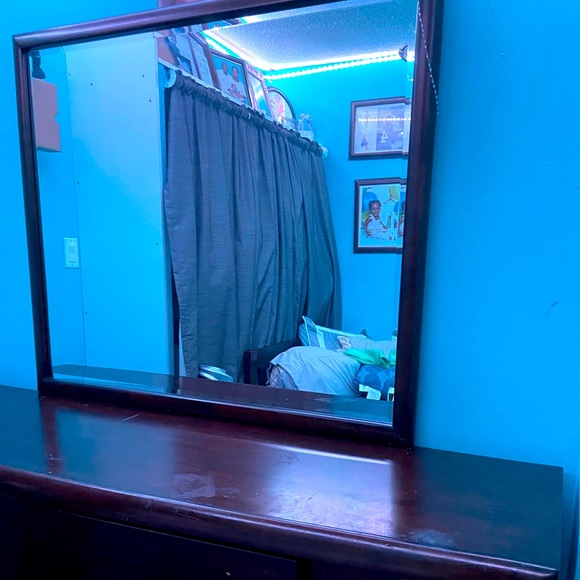 6 Drawer Dresser - Picture 3 of 4